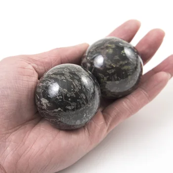 Baoding marbel kamuolius,kietas 45mm akmuo,gamtos tekstūros ir spalvos, tik savaitę. Sveikatos kamuoliukų dovanų.Medienos langelį.Nemokamas pristatymas.