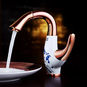 Nauja siunta Aukščiausios Kokybės Rožių Aukso žalvario & porceliano vonios kriauklės maišytuvas vienos rankenėlės vonios baseino maišytuvas pull-out vandens čiaupas